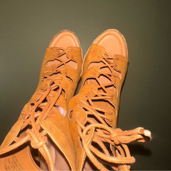 ***SOLD***Shoe Dazzle Platform Booties - Picture 11 of 16